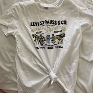 Levi’s Graphic Tee